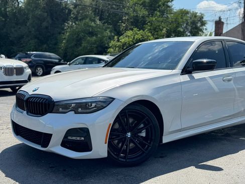 Used 2022 BMW 330i Sedan w/ M Sport Package RWD image 2