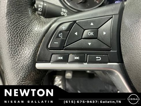 Used 2018 Nissan Rogue SV w/ Premium Package FWD image 26