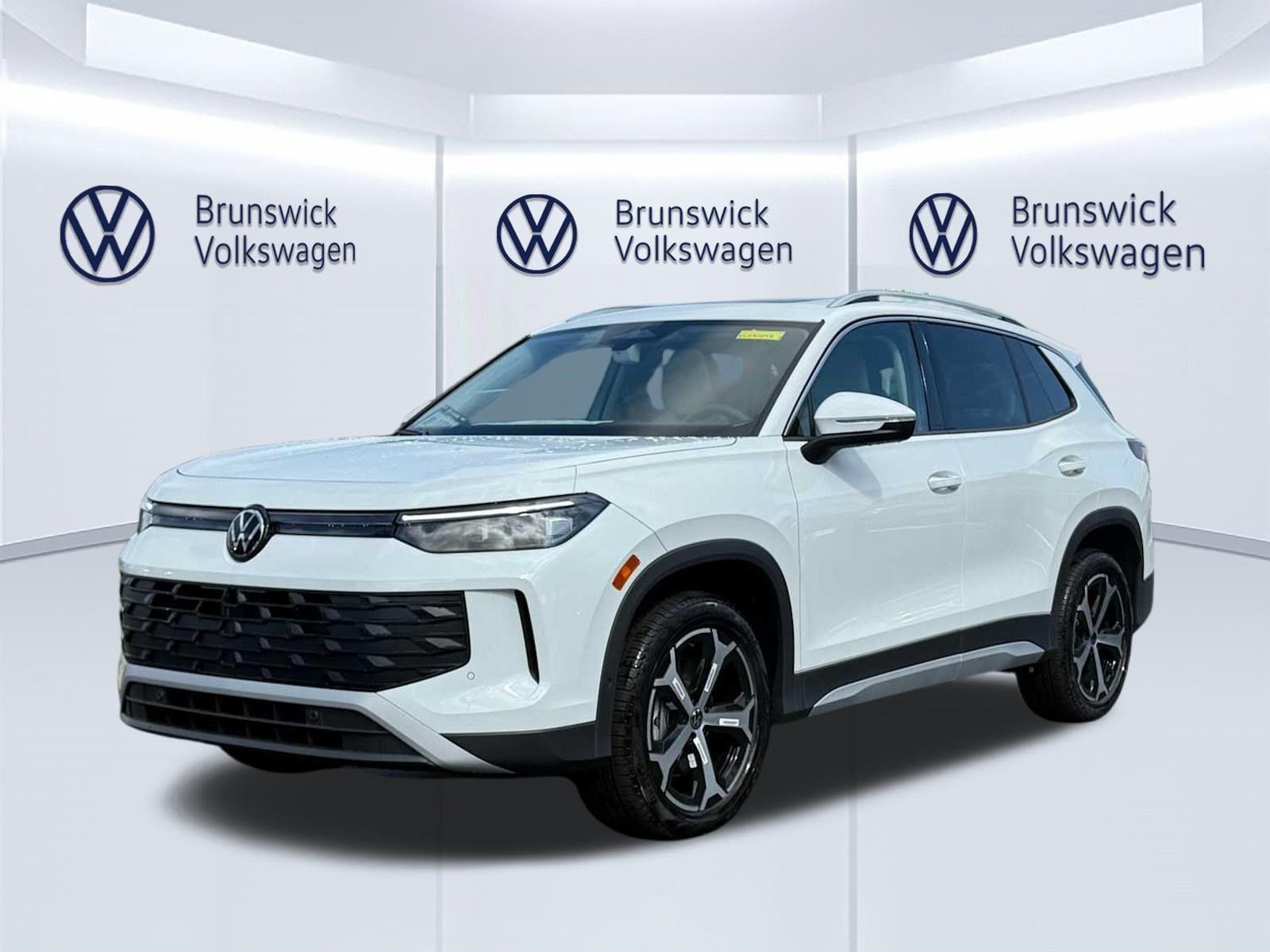 New 2026 Volkswagen Tiguan SE AWD/4WD image 1