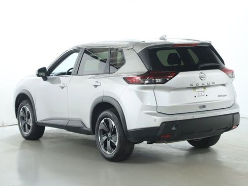 Used 2024 Nissan Rogue SV image 40