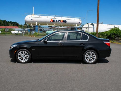 Used 2010 BMW 535i xDrive Sedan AWD/4WD image 4