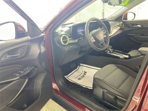 Used 2024 Chevrolet Trax LT image 27