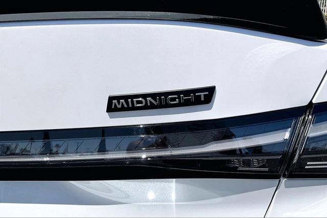 New 2027 Nissan Sentra SR w/ SR Premium Package FWD image 8