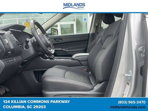 Used 2025 Nissan Pathfinder SV FWD image 14