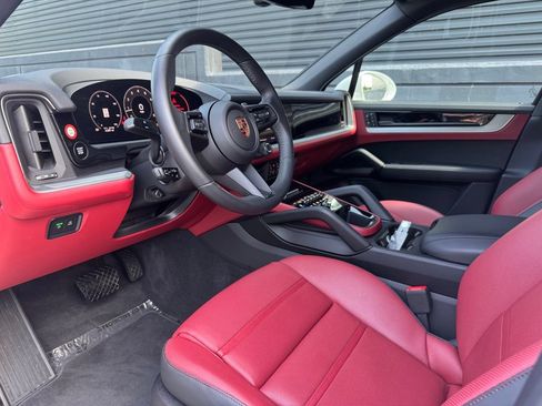 Certified 2026 Porsche Cayenne AWD/4WD image 4