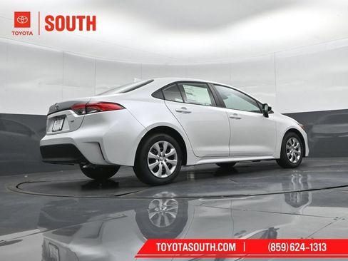 Used 2026 Toyota Corolla LE FWD image 35