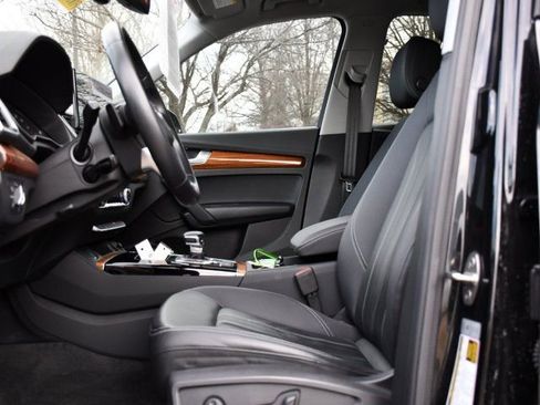 Used 2023 Audi Q5 2.0T Premium image 13