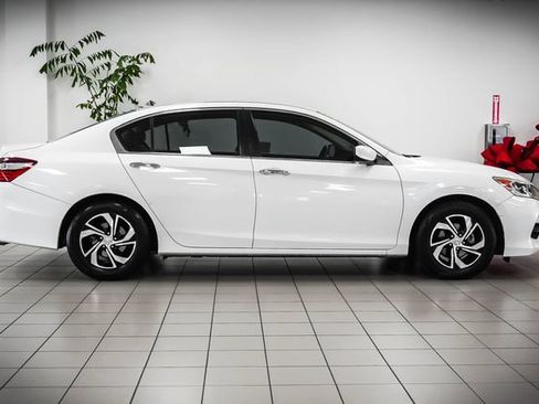 Used 2017 Honda Accord LX image 5