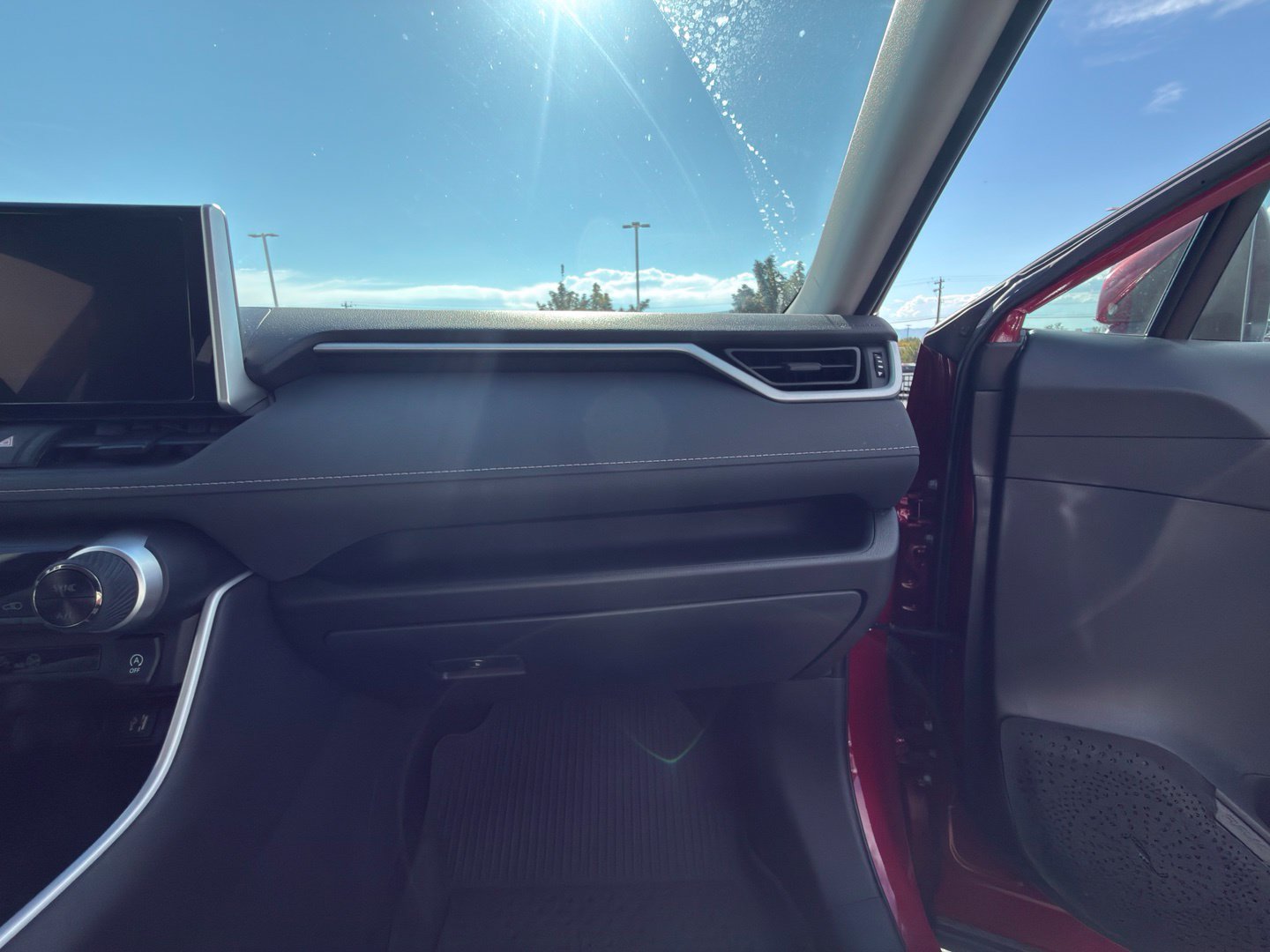 Used 2025 Toyota RAV4 XLE FWD image 35