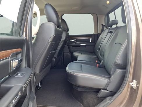Used 2018 RAM 1500 Laramie AWD/4WD image 10