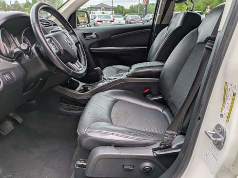 Used 2019 Dodge Journey Crossroad FWD image 18
