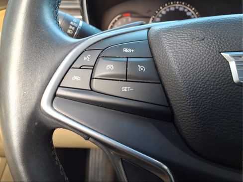 Used 2017 Cadillac XT5 FWD image 24