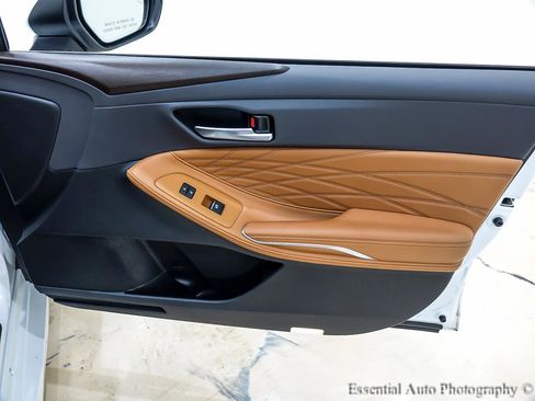 Used 2019 Toyota Avalon Limited image 23