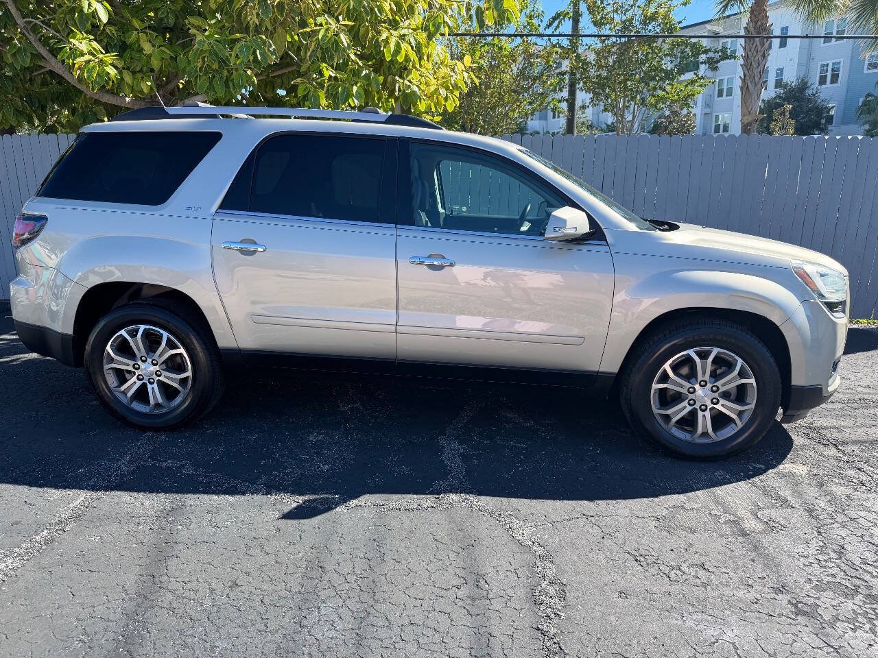 Used 2016 GMC Acadia SLT w/ Open Road Package FWD image 2