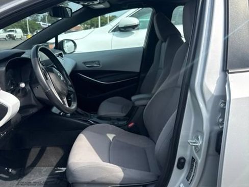 Used 2023 Toyota Corolla SE w/ SE Premium Package FWD image 3