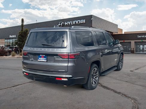 Used 2022 Jeep Wagoneer Series III w/ Flexible Seating Group image 5