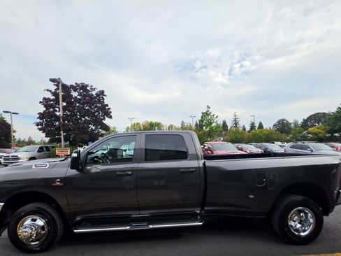 Used 2023 RAM 3500 Tradesman AWD/4WD image 4