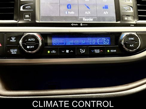 Used 2015 Toyota Highlander Limited Platinum AWD/4WD image 28