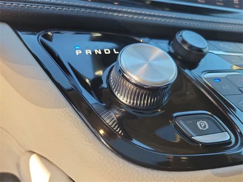 Used 2023 Chrysler Pacifica Limited image 30