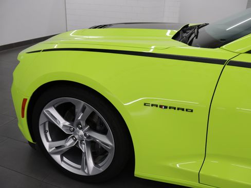 Used 2020 Chevrolet Camaro SS RWD image 32