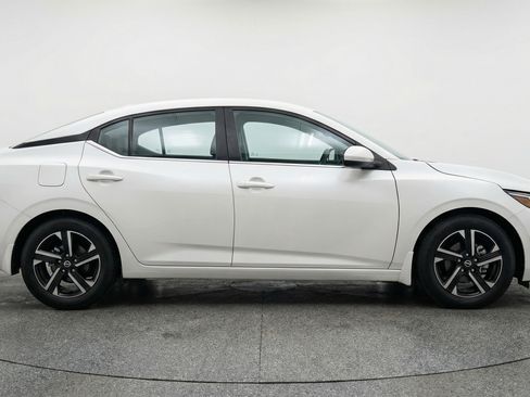 Used 2025 Nissan Sentra SV image 11
