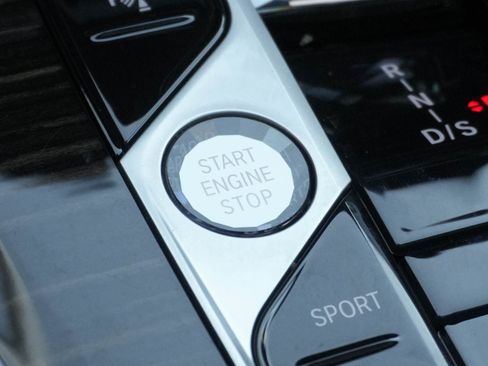 Used 2025 BMW X5 xDrive40i w/ Executive Package image 25