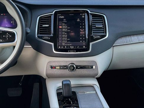 Used 2024 Volvo XC90 T8 Plus image 9