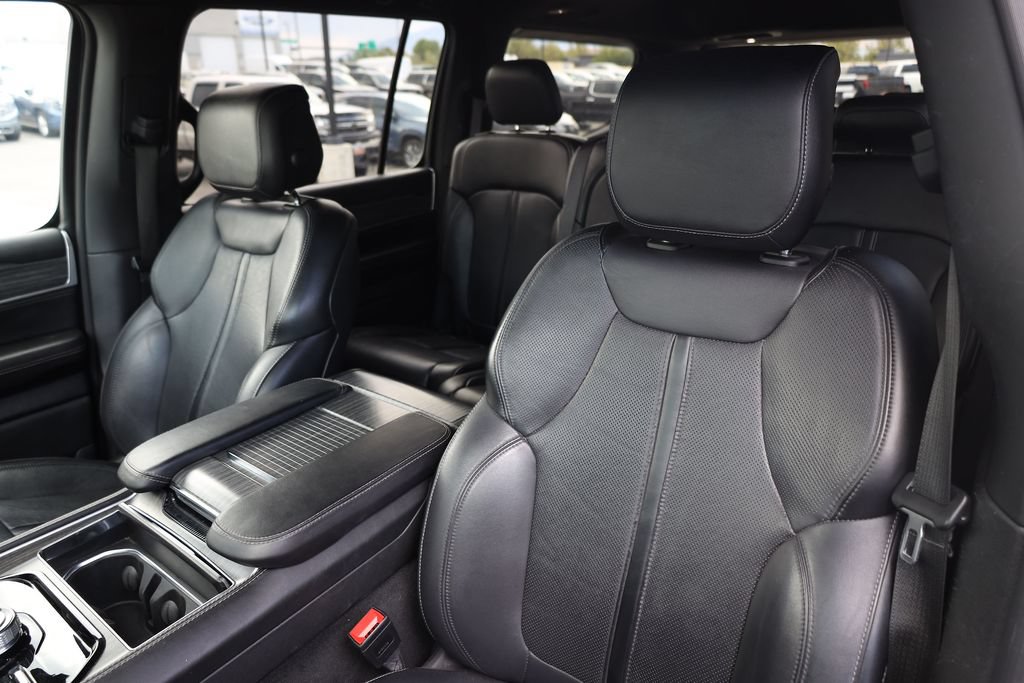 Used 2024 Jeep Wagoneer Series II w/ Flexible Seating Group AWD/4WD image 16