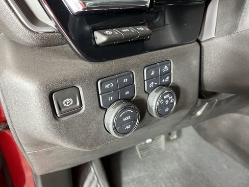 Used 2024 Chevrolet Silverado 3500 High Country w/ Technology Package image 28