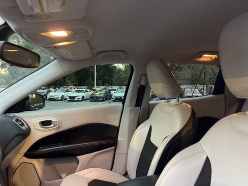 Used 2021 Jeep Compass Latitude image 31