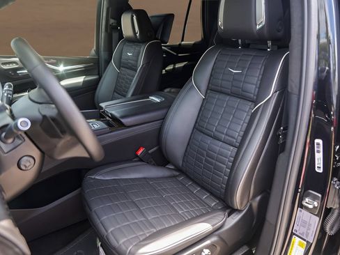 Certified 2024 Cadillac Escalade Sport Platinum w/ LPO, ONYX Package AWD/4WD image 7