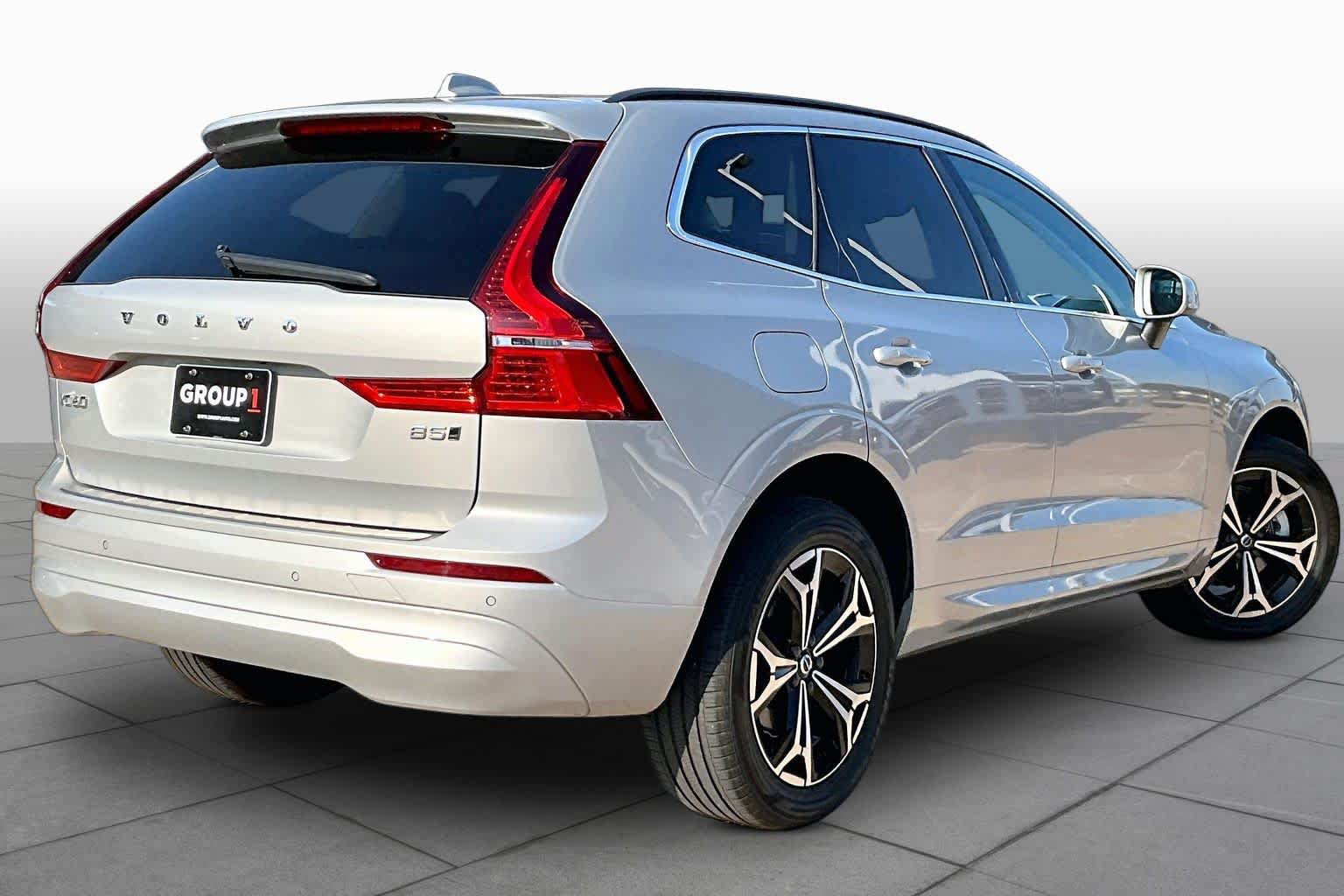 Used 2022 Volvo XC60 B5 Momentum w/ Protection Package Premier AWD/4WD image 12