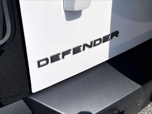New 2026 Land Rover Defender 110 X-Dynamic SE AWD/4WD image 9