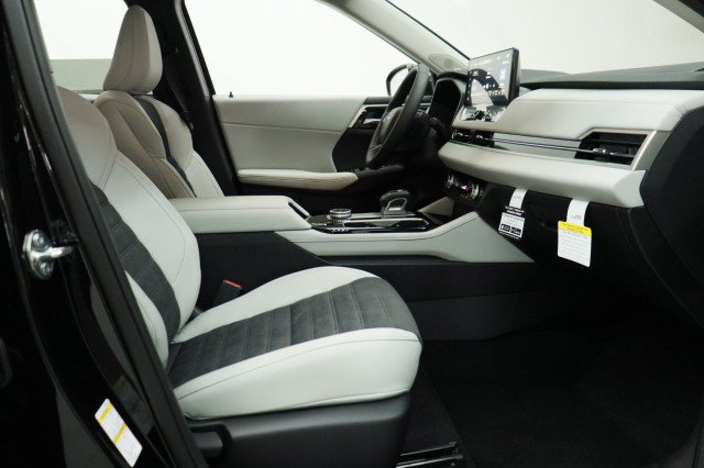 New 2026 Mitsubishi Outlander SE FWD image 17