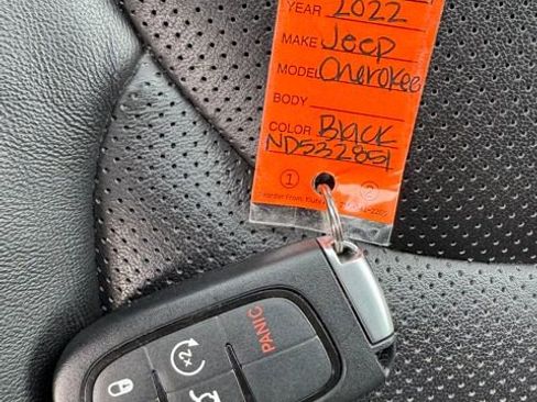 Used 2022 Jeep Cherokee Limited w/ Mopar Interior Package image 47