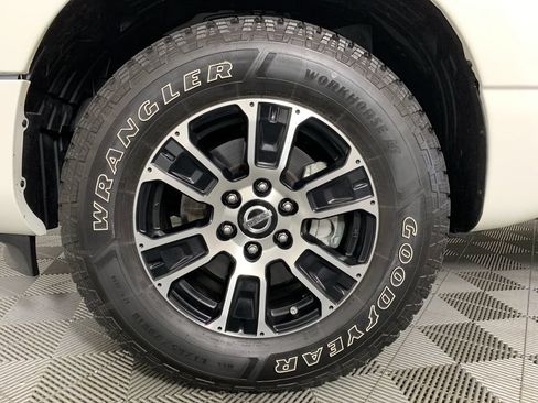 Used 2022 Nissan Titan SV AWD/4WD image 11