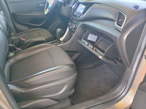 Used 2022 Chevrolet Trax LT w/ Sport Edition FWD image 10