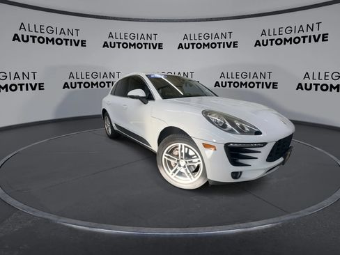 Used 2017 Porsche Macan S AWD/4WD image 4