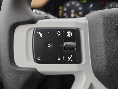 New 2026 Land Rover Defender 130 X-Dynamic SE image 17