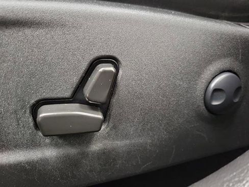 Used 2022 Chrysler 300 Touring image 16