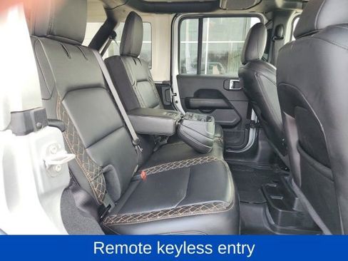 Used 2022 Jeep Wrangler Unlimited Sahara image 13