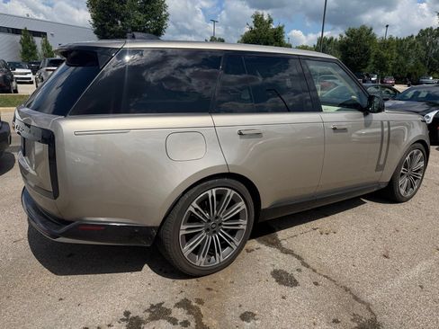 Used 2024 Land Rover Range Rover SE AWD/4WD image 5