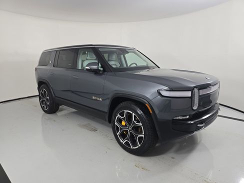 Used 2024 Rivian R1S Adventure image 3