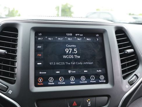 Used 2022 Jeep Cherokee Latitude Lux w/ Mopar Interior Package AWD/4WD image 16