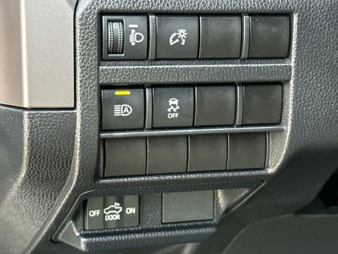 Used 2024 Toyota Tacoma SR5 AWD/4WD image 21