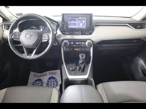 Used 2022 Toyota RAV4 XLE Premium image 17