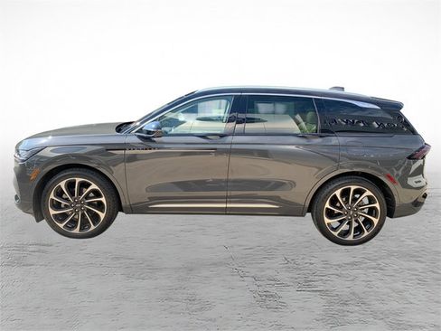 Used 2024 Lincoln Nautilus Black Label AWD/4WD image 5