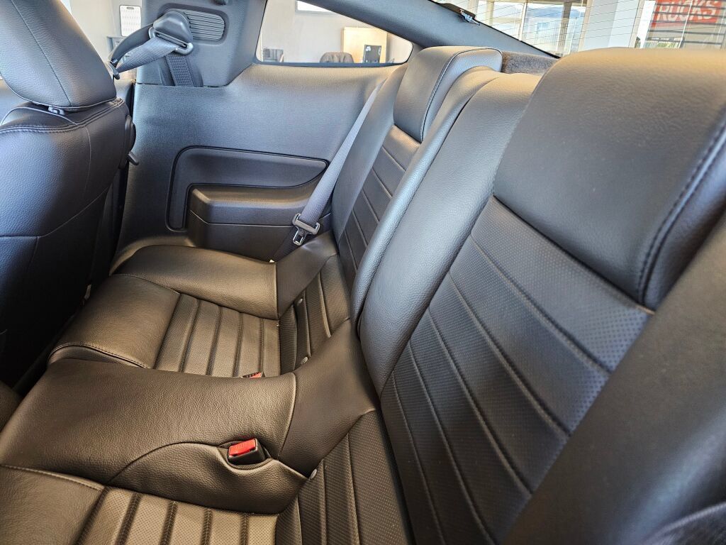 Used 2009 Ford Mustang Shelby GT500 RWD image 9