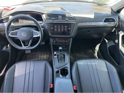 Used 2024 Volkswagen Tiguan SE image 14