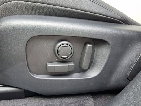 New 2026 Land Rover Range Rover Velar Dynamic SE image 4